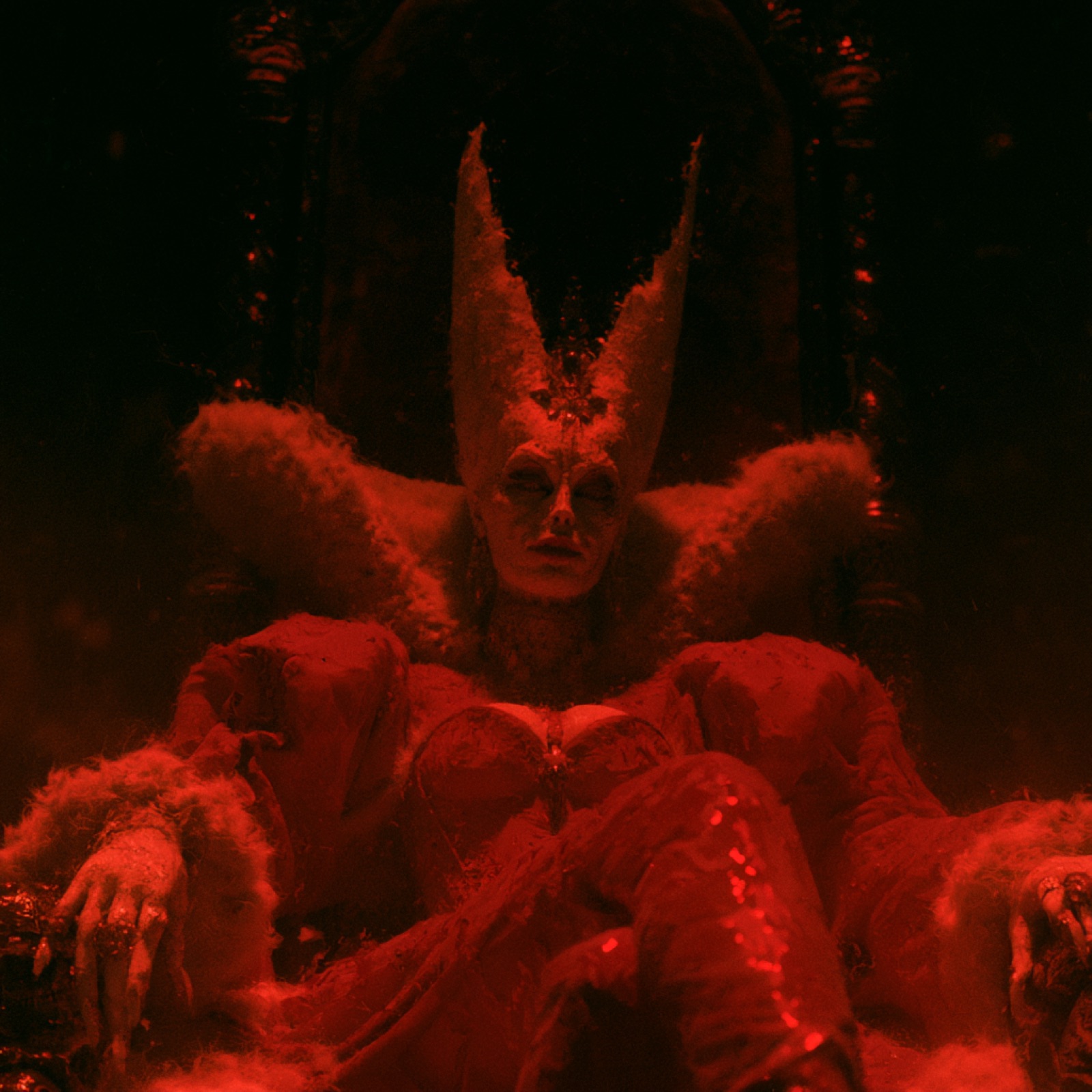 THRONE 202
